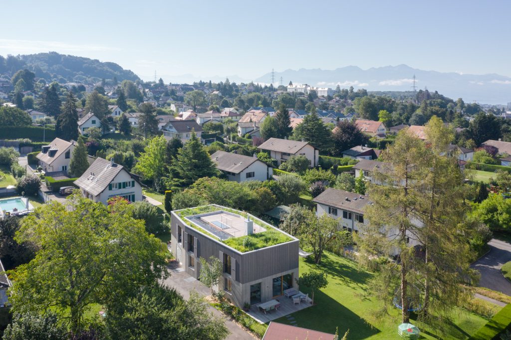 Villa Favre – Pogled iz zraka na hišo in strešni vrt.