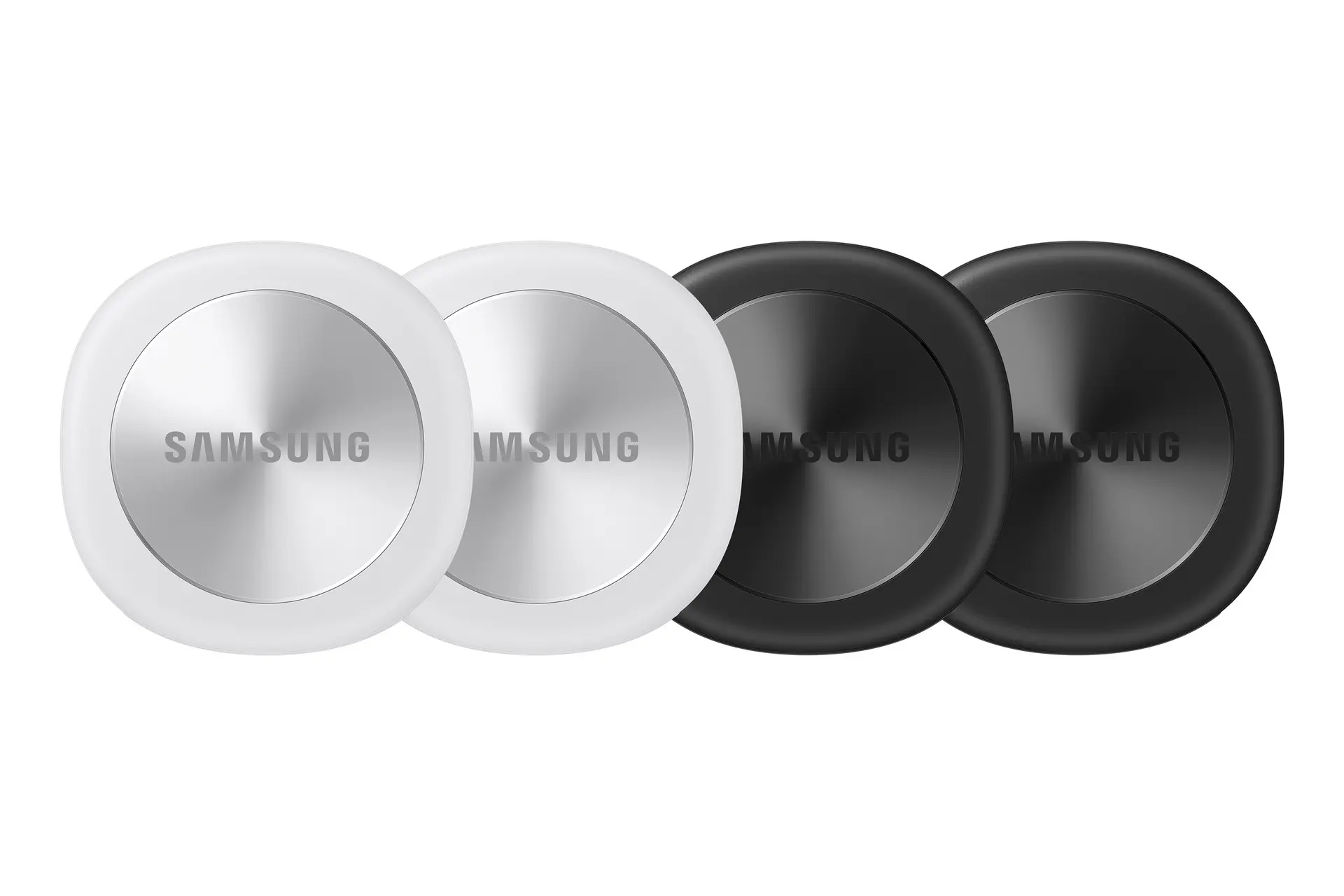 Štirje sledilniki Samsung Galaxy SmartTag3 v beli in črni barvi na belem ozadju